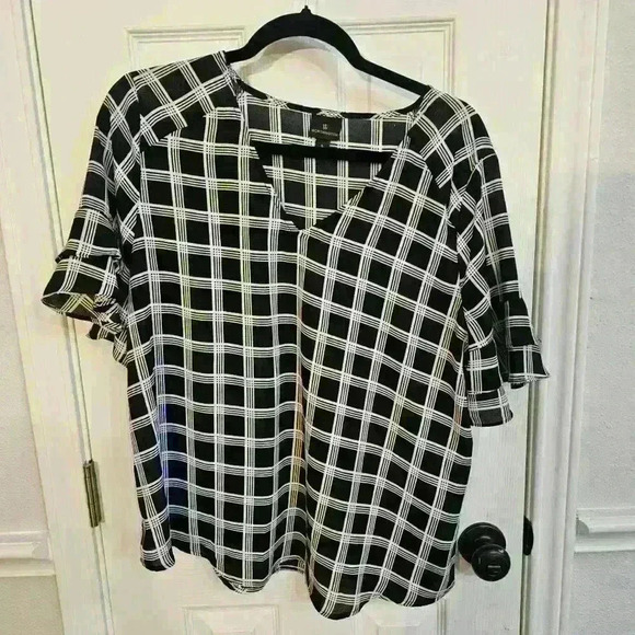 Worthington black blouse with cute ruffle detail size large - Picture 1 of 3